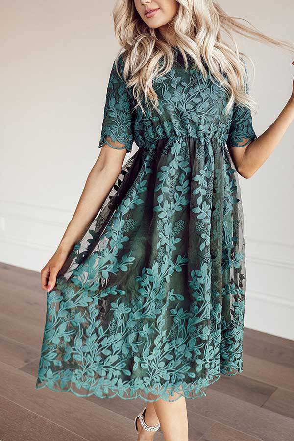 Plus Size Mid-length Lace Embroidered Short Sleeve Women's Dress