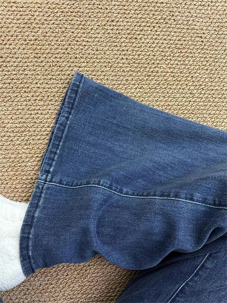 Retro Women's Slightly Flared Jeans That Aren't Tight On The Legs