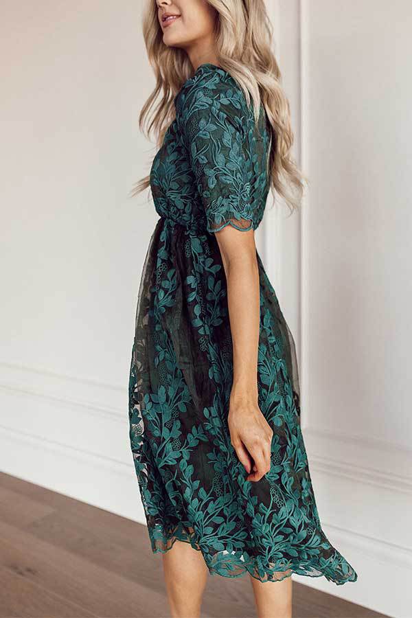 Plus Size Mid-length Lace Embroidered Short Sleeve Women's Dress