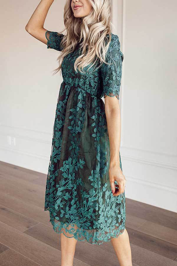 Plus Size Mid-length Lace Embroidered Short Sleeve Women's Dress