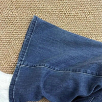 Retro Women's Slightly Flared Jeans That Aren't Tight On The Legs