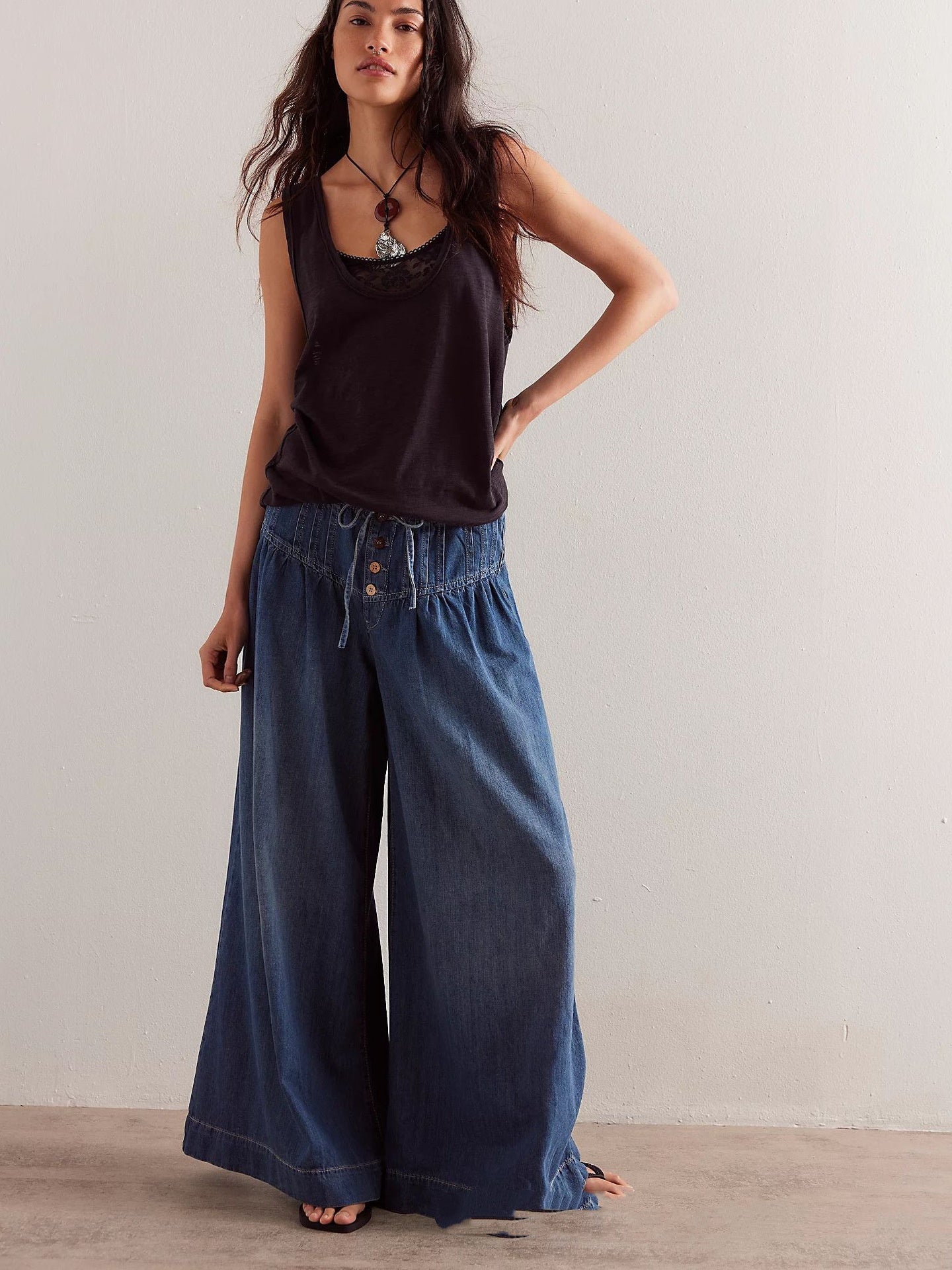 Womens Pleated Denim Jeans